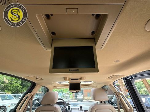Used 2011 Cadillac Escalade ESV Premium AWD/4WD image 23