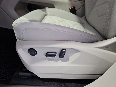New 2026 Volkswagen Atlas SE FWD image 18