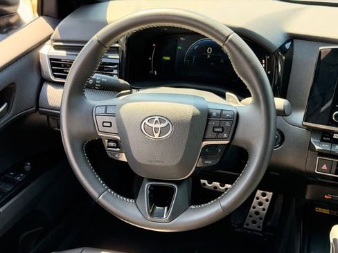 Used 2025 Toyota Camry SE FWD image 17
