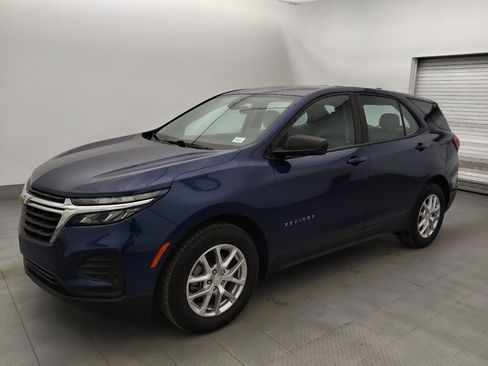 Used 2022 Chevrolet Equinox LS image 2