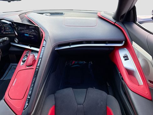 Used 2024 Chevrolet Corvette Stingray Preferred Cpe w/ Z51 Performance Package RWD image 17