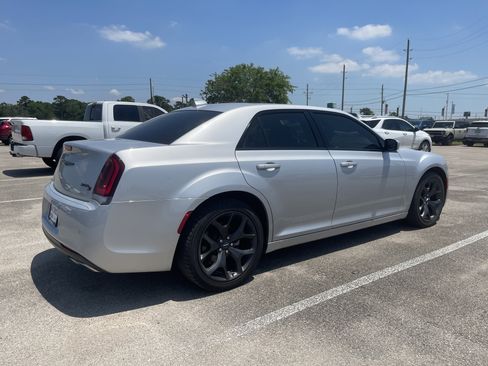 Used 2023 Chrysler 300 S RWD image 2