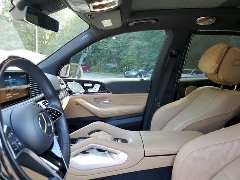 Used 2025 Mercedes-Benz GLS 580 4MATIC image 19