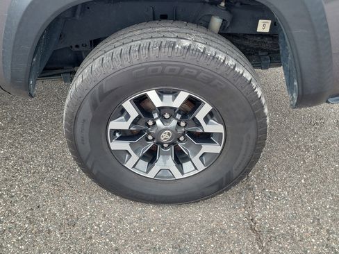 Used 2021 Toyota Tacoma TRD Off-Road w/ Technology Package AWD/4WD image 38