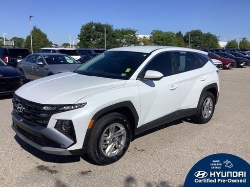Used 2025 Hyundai Tucson SE image 1