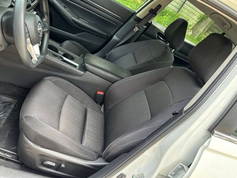 Used 2025 Nissan Altima 2.5 SV FWD image 36