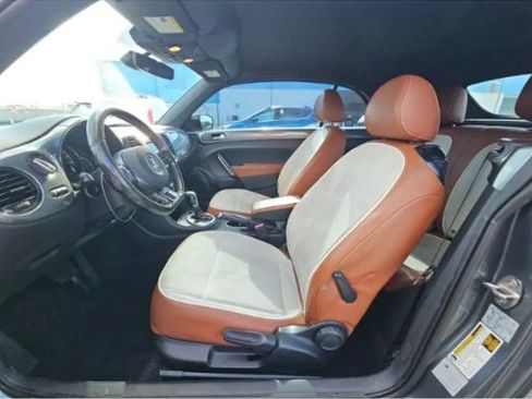 Used 2017 Volkswagen Beetle 1.8T Classic FWD image 9