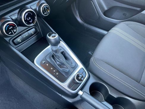 Used 2025 Hyundai Venue SEL image 42