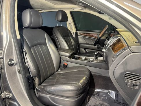 Used 2012 Hyundai Equus Signature RWD image 25