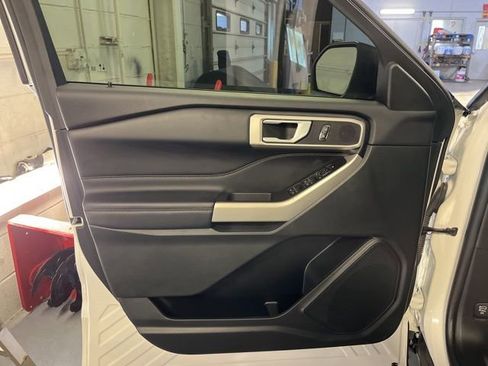 Used 2023 Ford Explorer XLT w/ Equipment Group 202A image 13