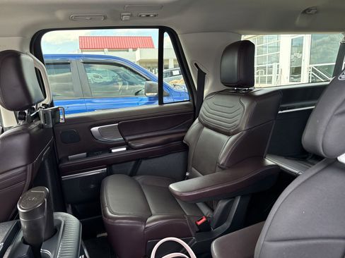 Used 2025 Ford Expedition Max Platinum w/ Platinum Ultimate Package AWD/4WD image 10