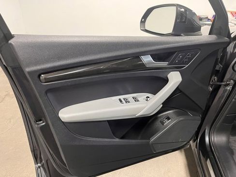 Used 2018 Audi Q5 2.0T Premium Plus w/ Premium Plus Package image 24