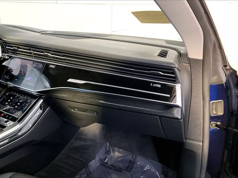 Used 2019 Audi Q8 Prestige image 19