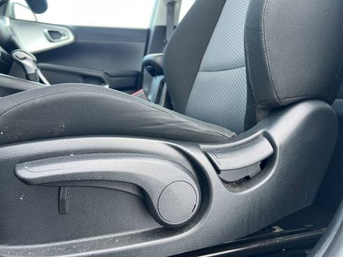 Used 2025 Kia Soul LX w/ LX Technology Package image 10