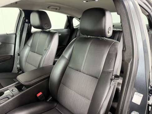 Used 2019 Chevrolet Impala LT FWD image 13