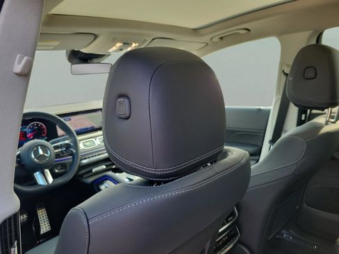Certified 2026 Mercedes-Benz GLS 450 4MATIC image 36