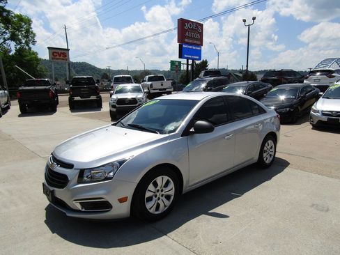 Used 2016 Chevrolet Cruze LS FWD image 1