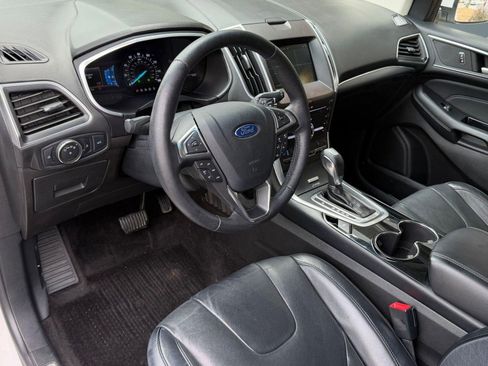 Used 2017 Ford Edge Titanium w/ Equipment Group 301A AWD/4WD image 4