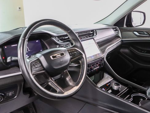 Used 2023 Jeep Grand Cherokee Limited AWD/4WD image 23