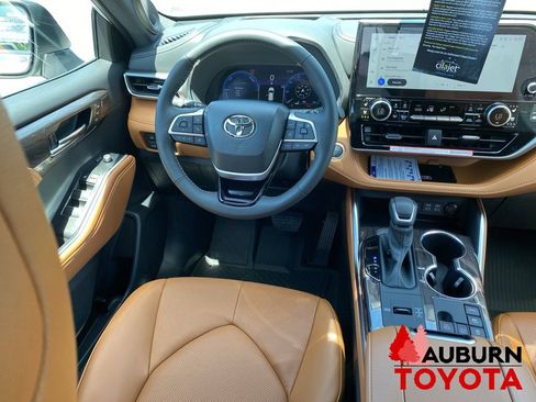 New 2026 Toyota Highlander Platinum AWD/4WD image 30