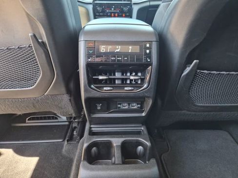 Used 2023 Jeep Grand Cherokee L Limited AWD/4WD image 40