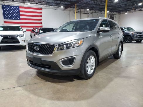 Used 2017 Kia Sorento LX w/ LX Convenience Package image 36