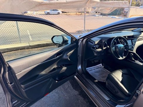 Used 2020 Toyota Camry SE image 14