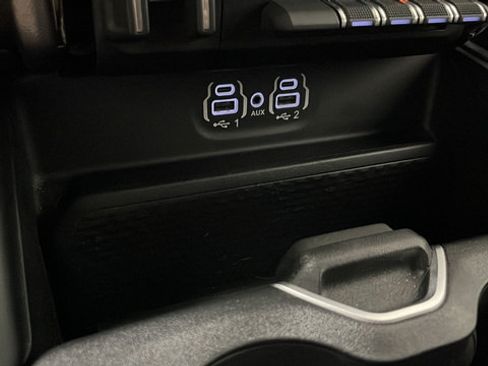Used 2023 RAM 1500 Laramie AWD/4WD image 29
