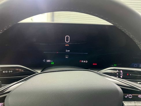 Used 2024 Cadillac Lyriq Luxury image 10