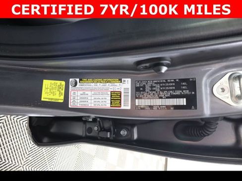 Used 2022 Toyota Highlander XLE image 26