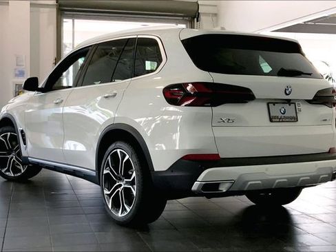 New 2026 BMW X5 sDrive40i w/ Parking Assistance Package RWD image 3
