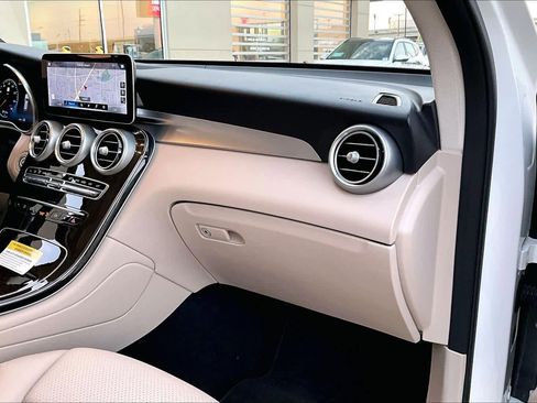 Used 2022 Mercedes-Benz GLC 300 GLC 300 image 17