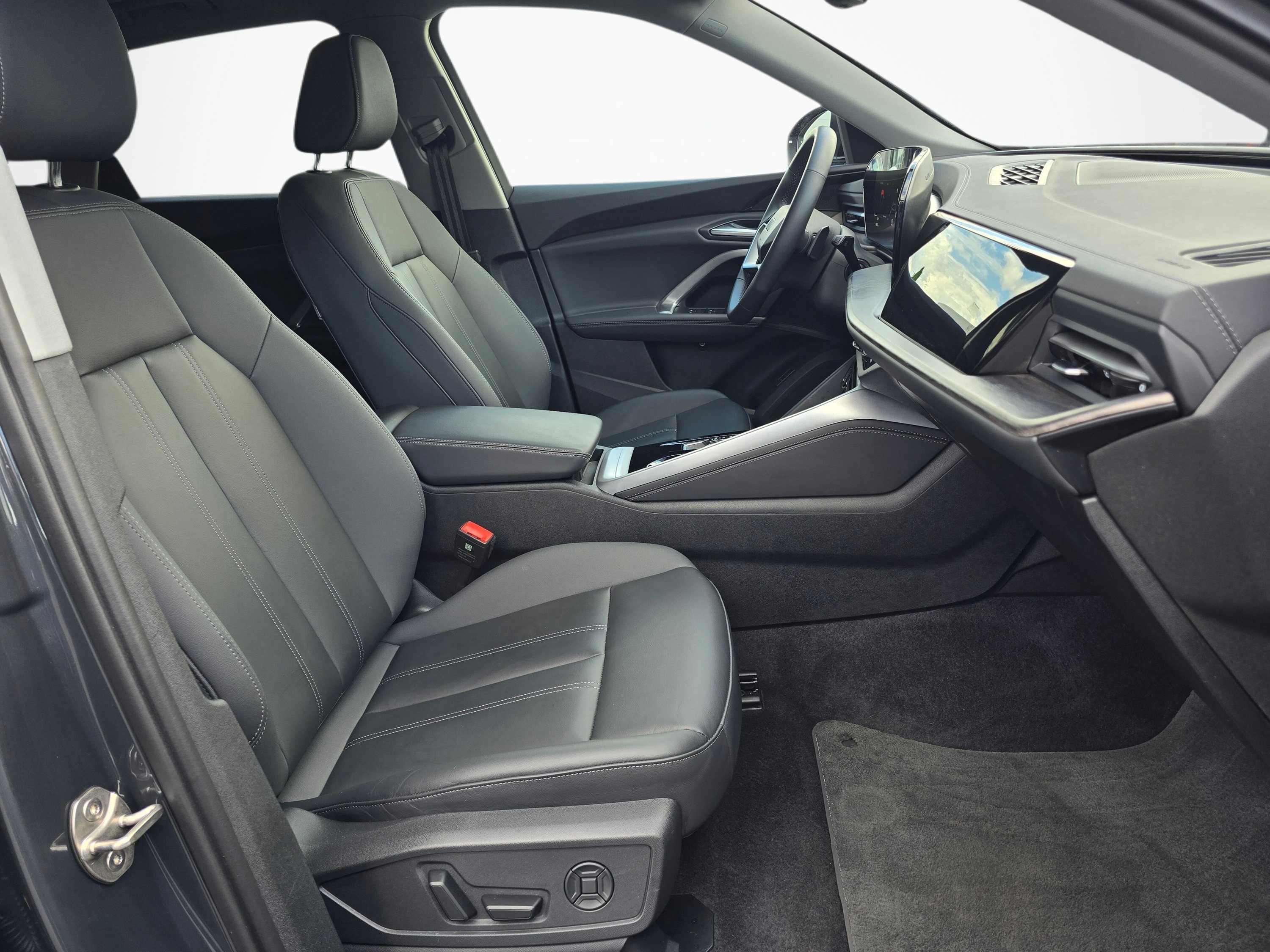 Used 2025 Audi Q5 Premium w/ Convenience Package AWD/4WD image 27