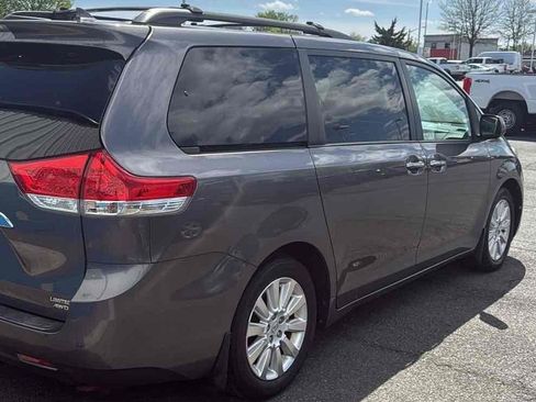 Used 2011 Toyota Sienna Limited w/ Premium Pkg image 9