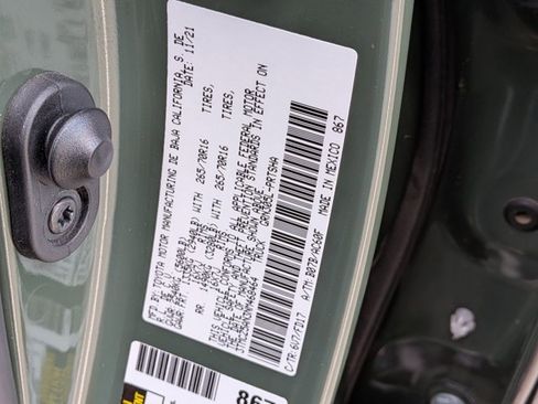 Used 2022 Toyota Tacoma TRD Off-Road AWD/4WD image 28