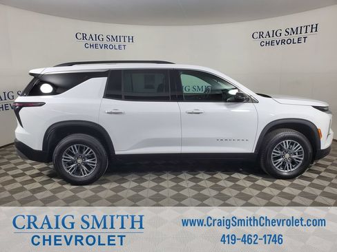Used 2025 Chevrolet Traverse LT FWD image 6