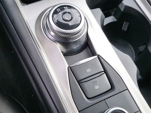 Used 2022 Ford Explorer XLT image 27