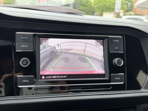 Certified 2023 Volkswagen Jetta SE w/ Panoramic Sunroof Package FWD image 30