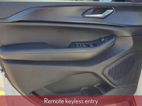 Used 2024 Jeep Grand Cherokee L Altitude image 14