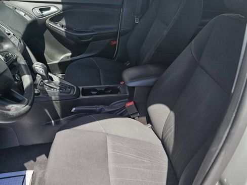 Used 2015 Ford Focus SE FWD image 9