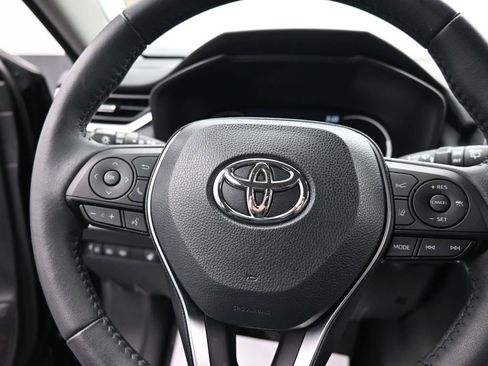 Used 2023 Toyota RAV4 XLE Premium image 20