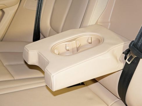 New 2026 Porsche Macan image 32