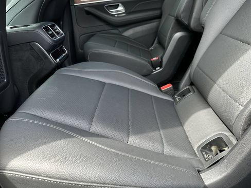 Used 2025 Mercedes-Benz GLS 450 4MATIC image 16