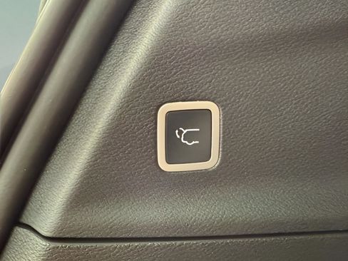 New 2026 Chrysler Pacifica Pinnacle image 11