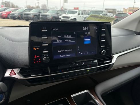 Used 2023 Toyota Sienna XLE image 25