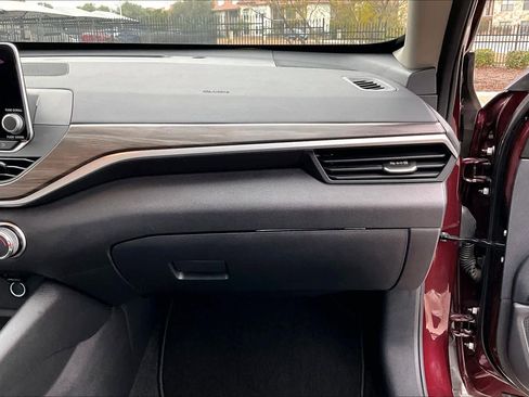 Used 2025 Nissan Altima 2.5 SV image 18