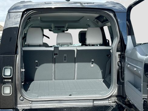 New 2026 Land Rover Defender 110 X-Dynamic SE AWD/4WD image 12