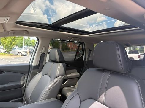 Used 2025 Honda Pilot Touring image 14