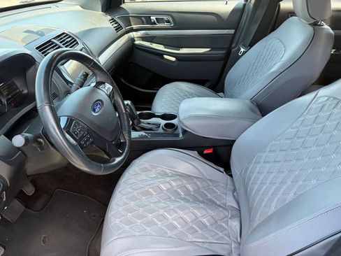 Used 2018 Ford Explorer XLT w/ Equipment Group 202A FWD image 7