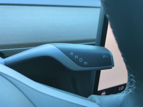 Used 2023 Tesla Model Y Long Range image 16